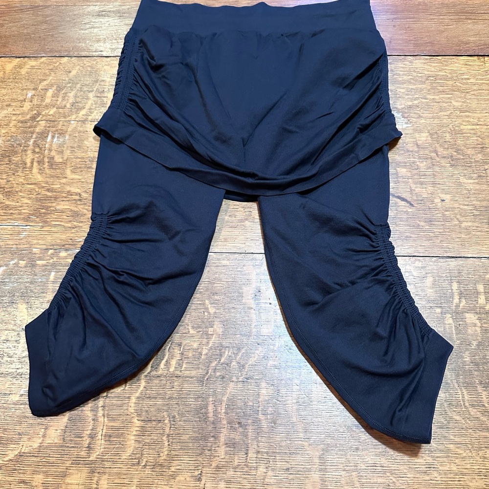 Athleta Seamless Skirts Got Legs Leggings Ruched‎ medium Black Capri modest
